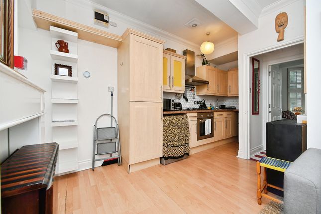 Flat B, 53, Ditchling Road, Brighton photo 4