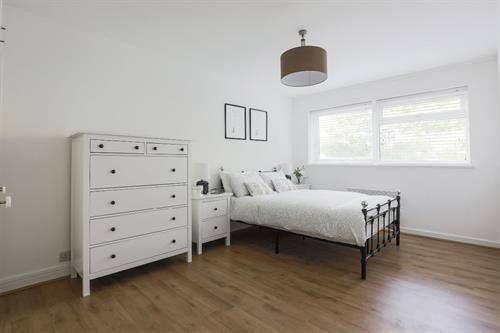 Flat for sale in Flat, Brae Court, South Norwood Hill, London