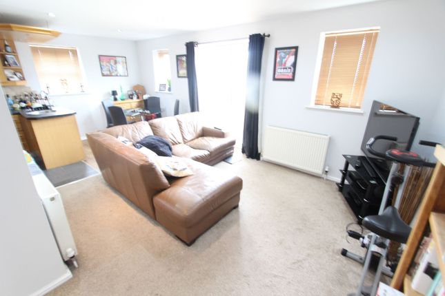 Flat to rent in Abbey View Road, Abbey View Heights