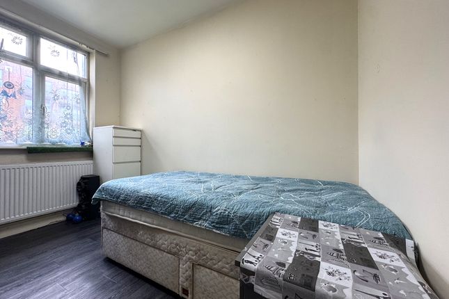 10 Beverley Court, Harrow View, Harrow photo 4
