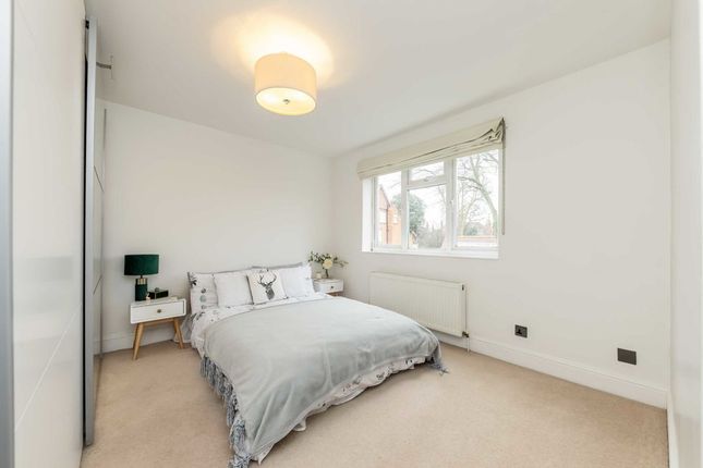 Flat for sale in Marlborough Crescent, London