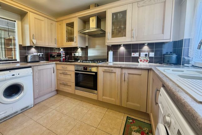 3, Lehar Close, Hampshire photo 2