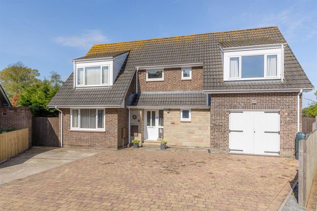 Thumbnail Detached house for sale in Oaklands Close, Ryde