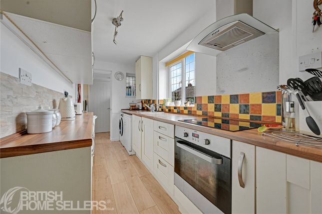 25, Stanelow Crescent, Ware photo 2
