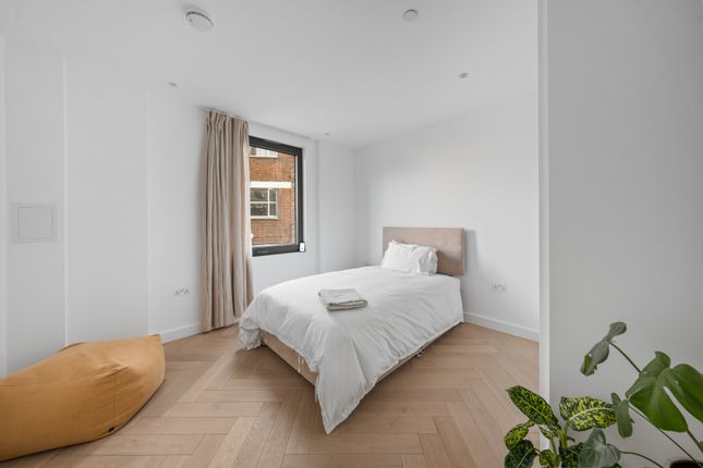 Flat 1,3 Maple path, Maple Path, London photo 4