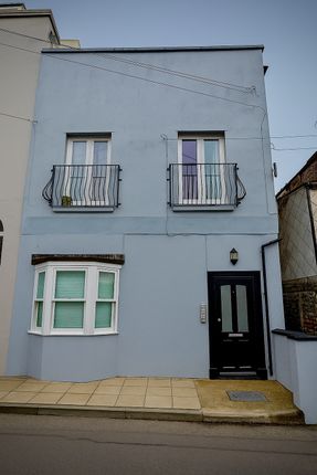 3-bed flat on Ramsgate, £1,300/mo