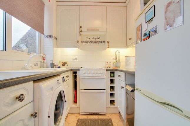 Flat for sale in Woodstock Crescent, Laindon West