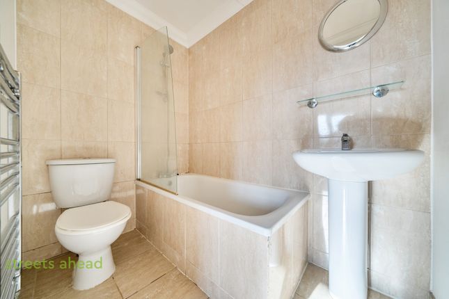 Second Floor Flat C, 5, Ardfern Avenue, London photo 3