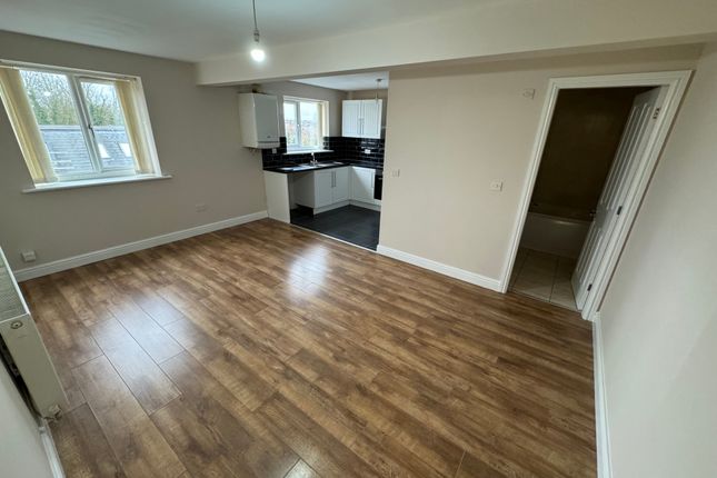 Apt 10, Crewe photo 2