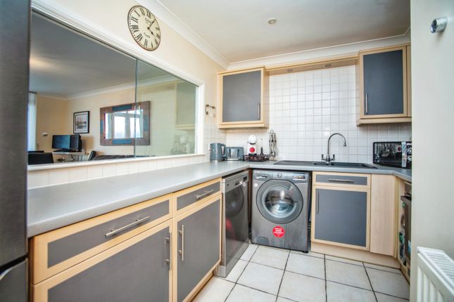 Flat for sale in Valetta Way, Rochester, Kent