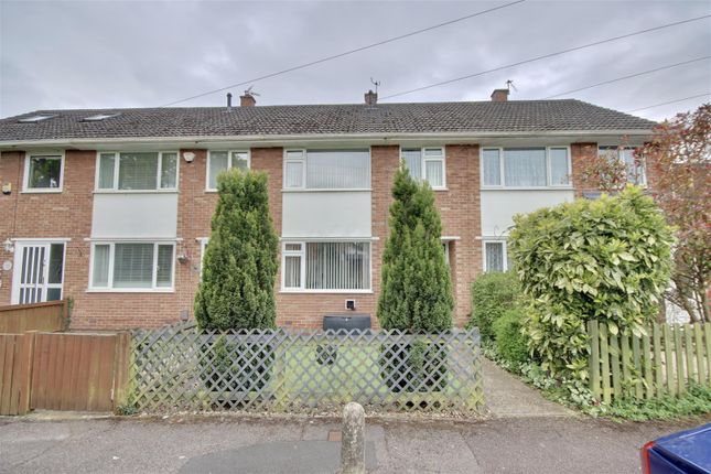 Thumbnail Terraced house for sale in Cherry Tree Avenue, Cowplain, Waterlooville