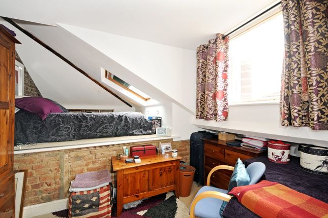 Flat 3, 23, Rowfant Road, London photo 4