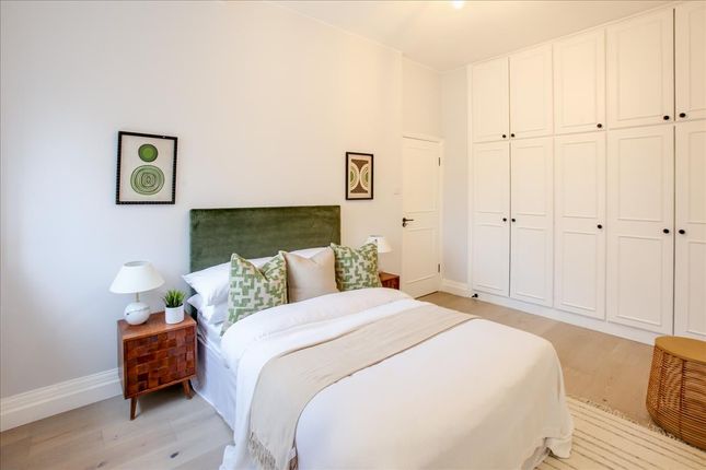Flat for sale in Cumberland Park, Acton