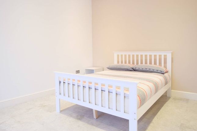 Thumbnail Room to rent in Eastern Avenue, London