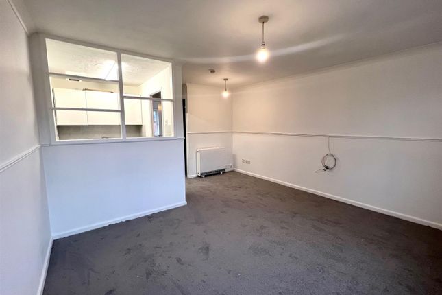 26 Ascot Court, India Road, Gloucester photo 5
