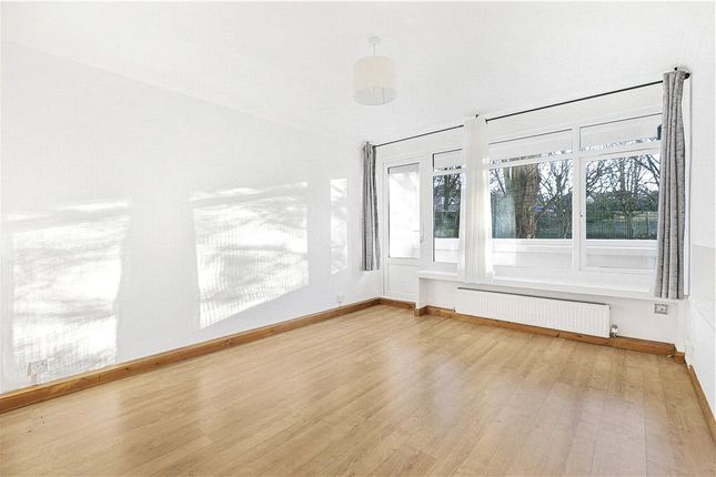 Flat 6, Woodcott House,, Ellisfield Drive, London photo 2