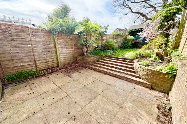 60, Buckingham Way, Camberley photo 4