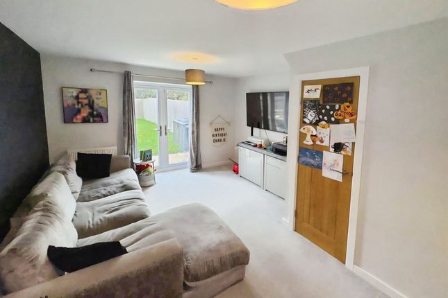 15, Gardeners Way, Southam photo 3