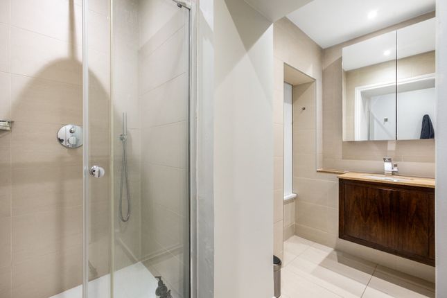81A,, Queen's Gate Mews, South Kensington, London photo 4