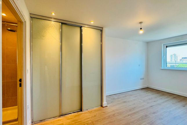 404, Basin Approach, London photo 5