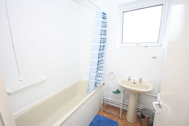 Flat 22 Aitham House, 4, Copenhagen Place, LONDON photo 5