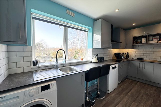 25, Willow Crescent, Hampshire photo 2