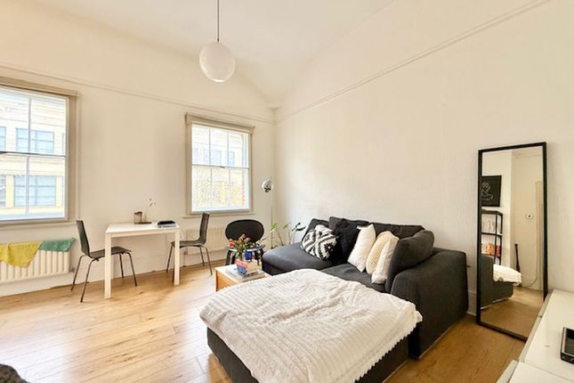 Flat 59,The Cloisters,145, Commercial Street, London photo 3