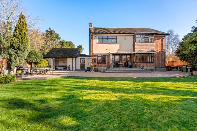 2 Gidea Close, Romford photo 2