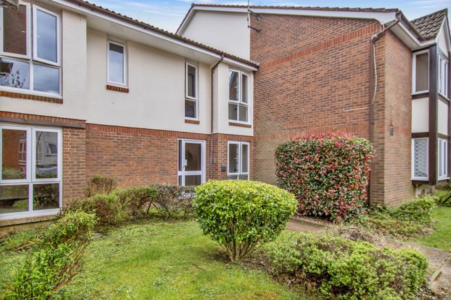 Flat for sale in Maunsell Park, Station Hill, Crawley