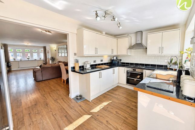 22 Colville Close, Stanford-Le-Hope photo 4