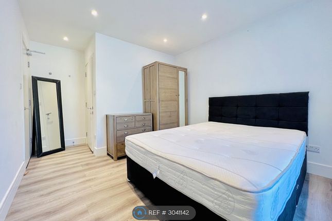 Flat, A Sidney Road, London photo 4