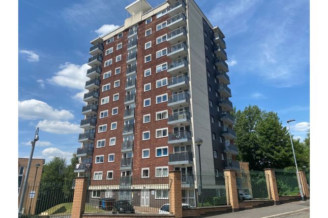 Thumbnail Flat for sale in 31 Lakeside Rise, Manchester