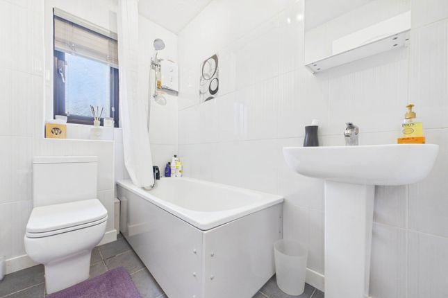 Malplaquet Court, Carluke photo 3