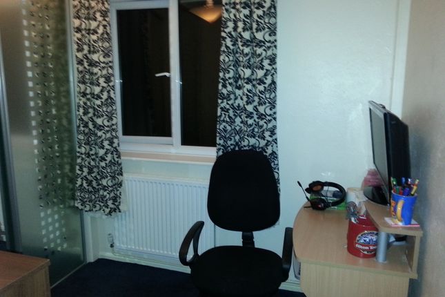 Flat to rent in Thicket Drive, Maltby, Rotherham