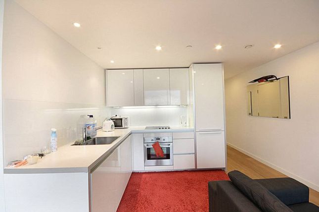 Flat to rent in Walworth Road, Elephant And Castle, London