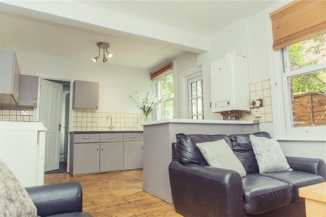 10, Leas Road, Guildford photo 4