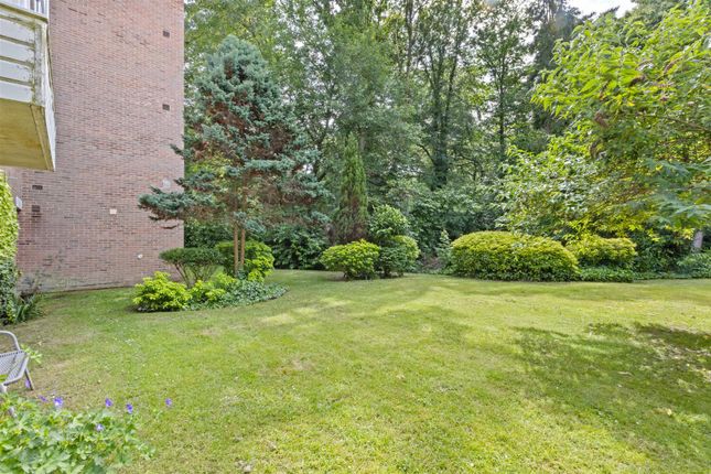 6 Troon Court, Cardwell Crescent, Ascot photo 4