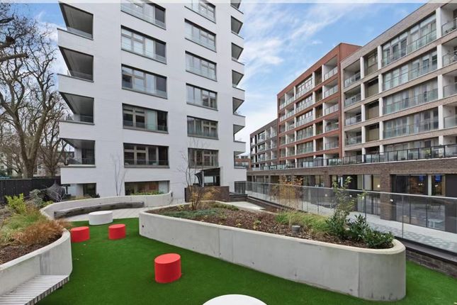 Flat for sale in Sterling Way, London