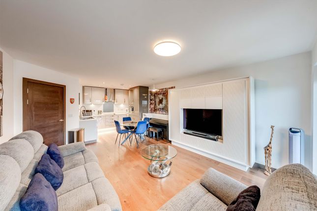 235, James Smith Court, Dartford photo 4