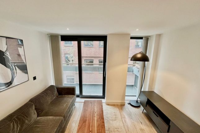 Flat to rent in Manhattan Building, 38 George Street