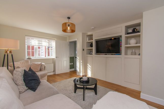 6, Beacon Close, Leicester photo 2