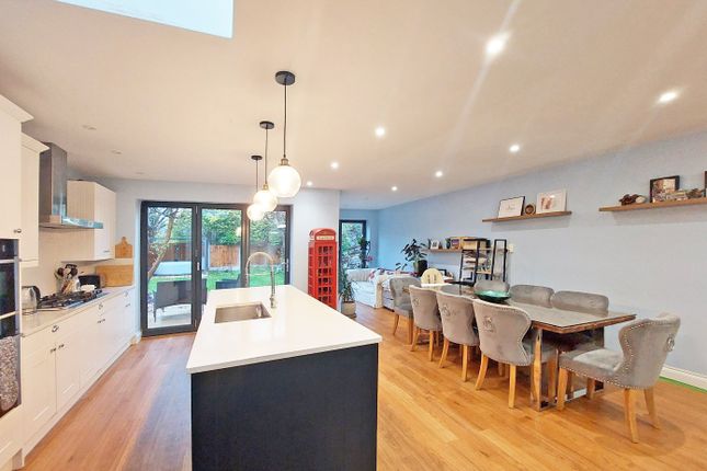 62 Roxborough Road, Harrow, Greater London photo 3