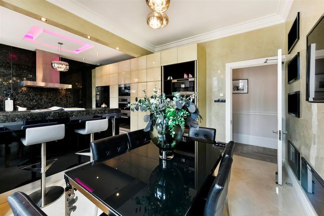 Knightsbridge Luxury  Flat 30, Wellington Court (13).Jpg