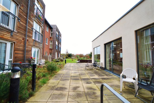 Flat for sale in The Pines, Forest Close, Slough