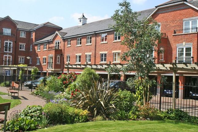 Parking/garage to rent in Osney Lane, Oxford