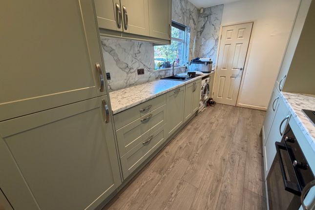 75, Eaglesfield Drive, BRADFORD photo 4
