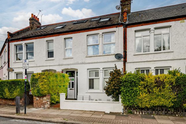 Thumbnail Flat for sale in Standen Road, London
