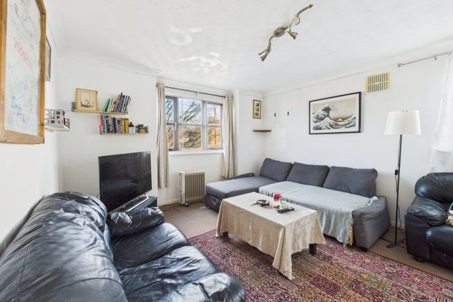 27, Cooper Way, Berkshire photo 2