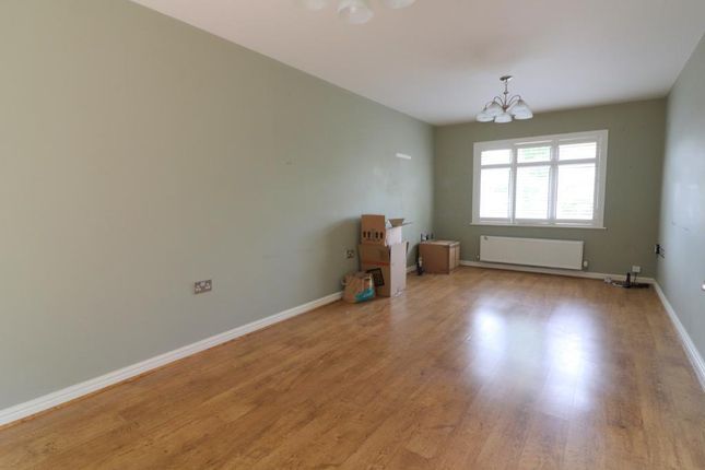 7, Oakley Gardens, Luton photo 3