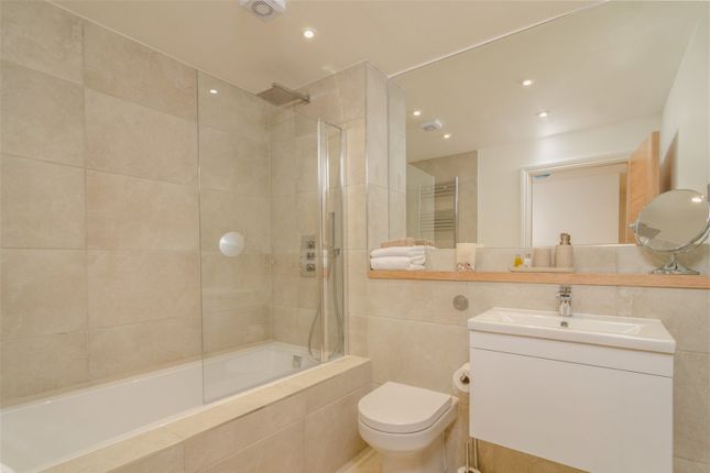 Penthouse for sale in 41 Shenfield Road, Shenfield, Brentwood
